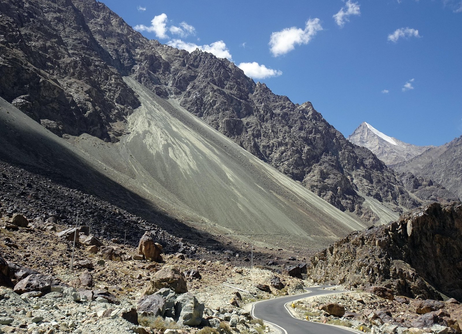 Ladakh Tour with Turtuk & Siachen